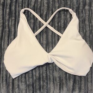 Elegant White Cross-Back Sports Bra